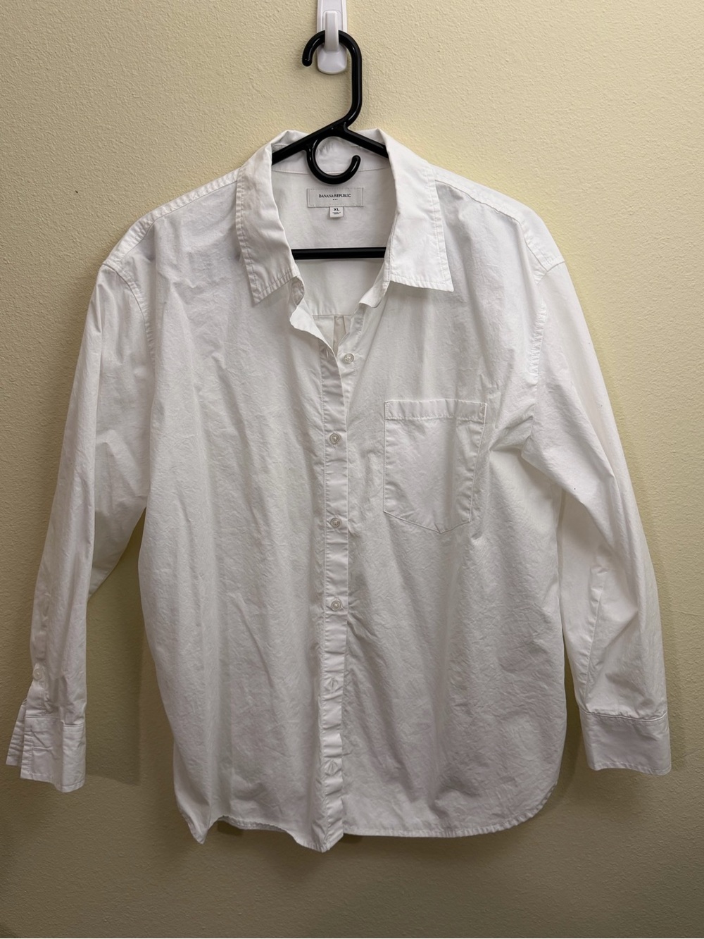 Banana Republic women’s White Button-Up Dress Shirt